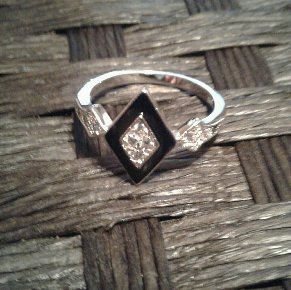 Jewelry - Zircon ring silver plated
